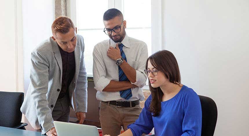 Explica la importancia de la imparcialidad y la objetividad en el trabajo de un perito inmobiliario