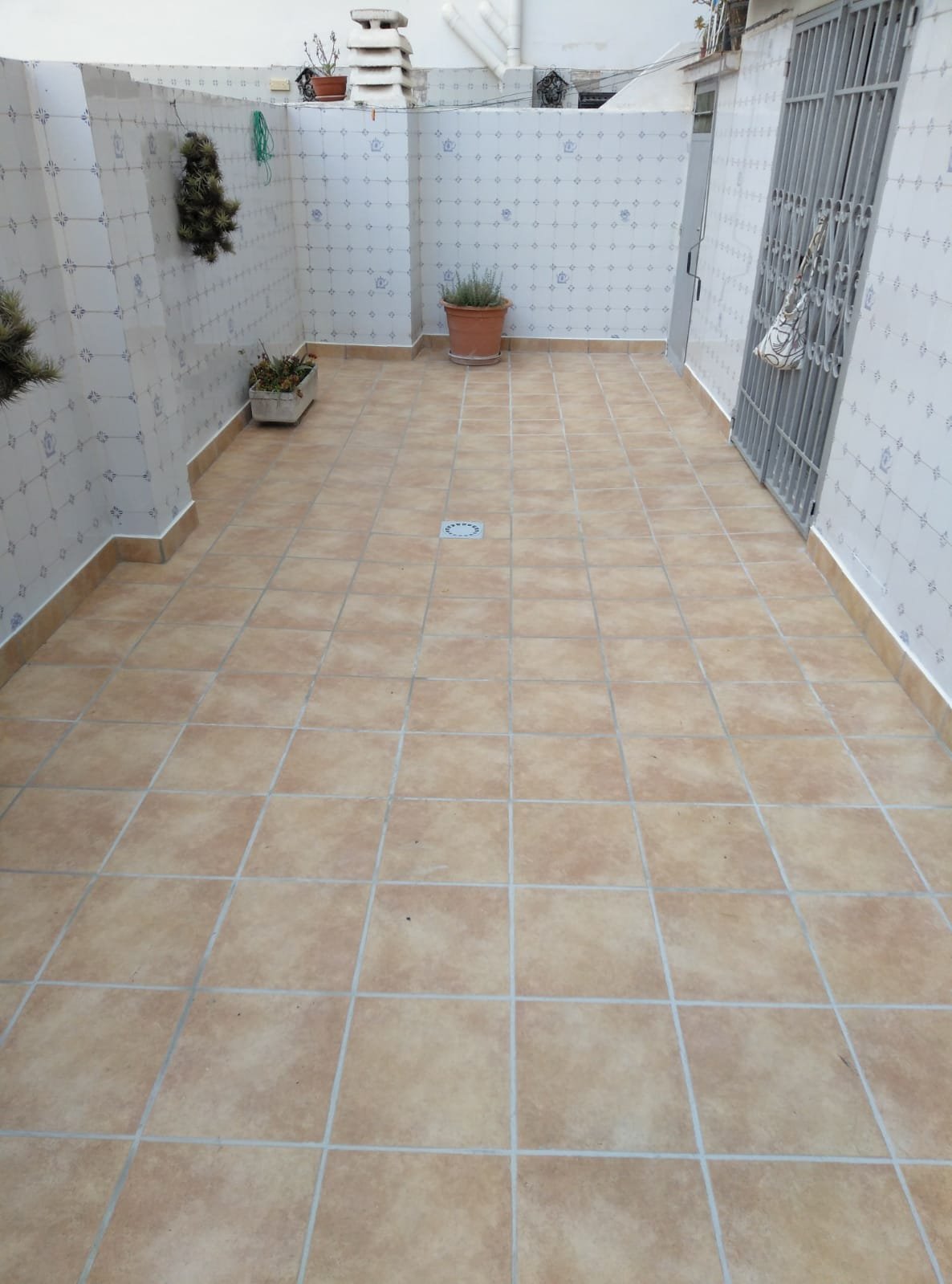 Rehabilitacion de terraza con membrana asfaltica LBM-40-FP y pavimento de gres antideslizante