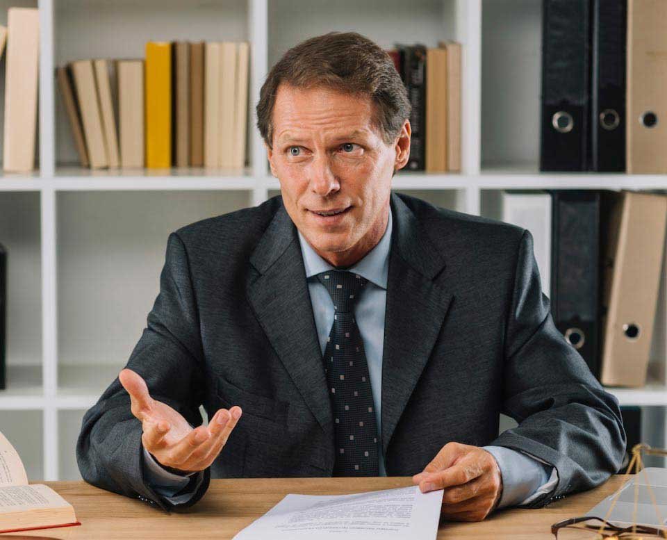 Pasos clave que sigue un perito judicial inmobiliario en la evaluación de una propiedad.