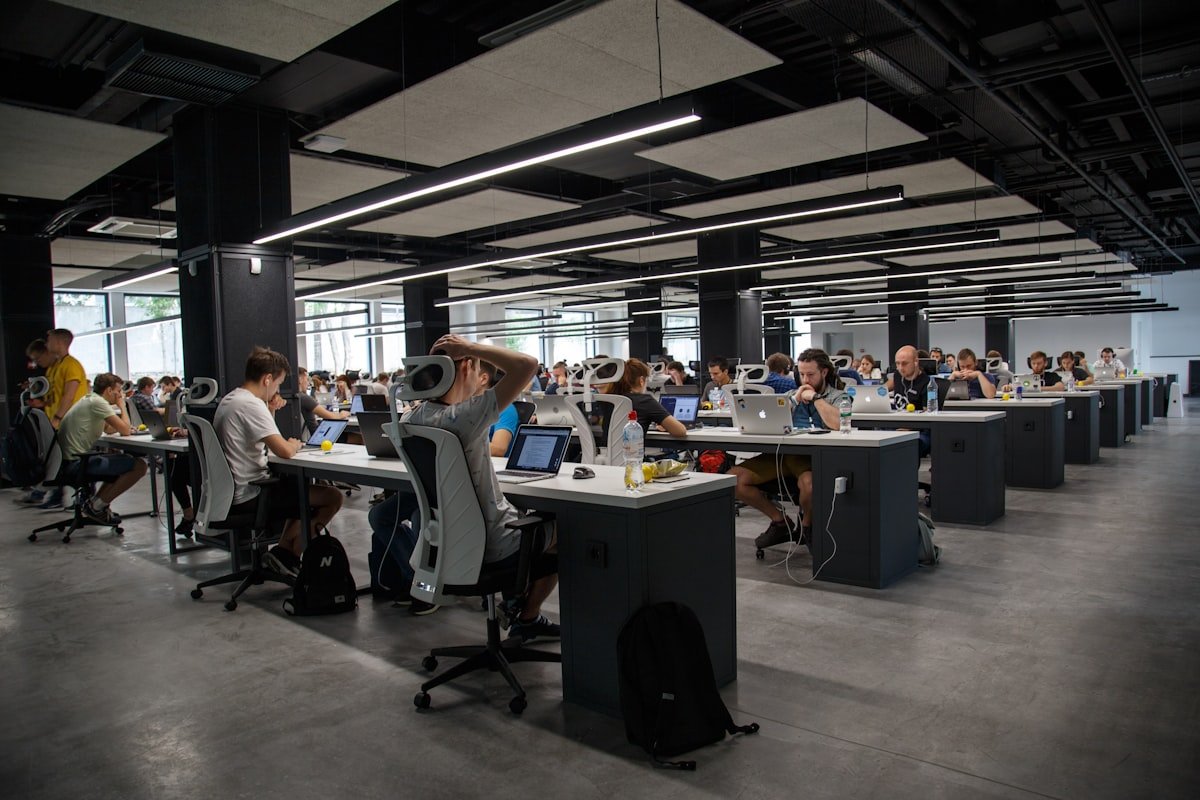 De la Tasación Estimativa al Oráculo Determinista: Unificación de Normas UNE/ISO en la Fe Pública Digital